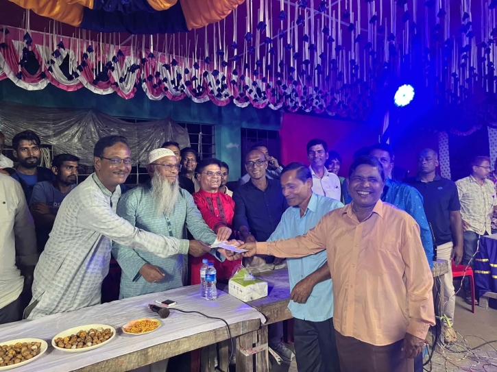 ইউপি চেয়ারম্যানের পূজামণ্ডপ পরিদর্শন ও আর্থিক সহায়তা প্রদান